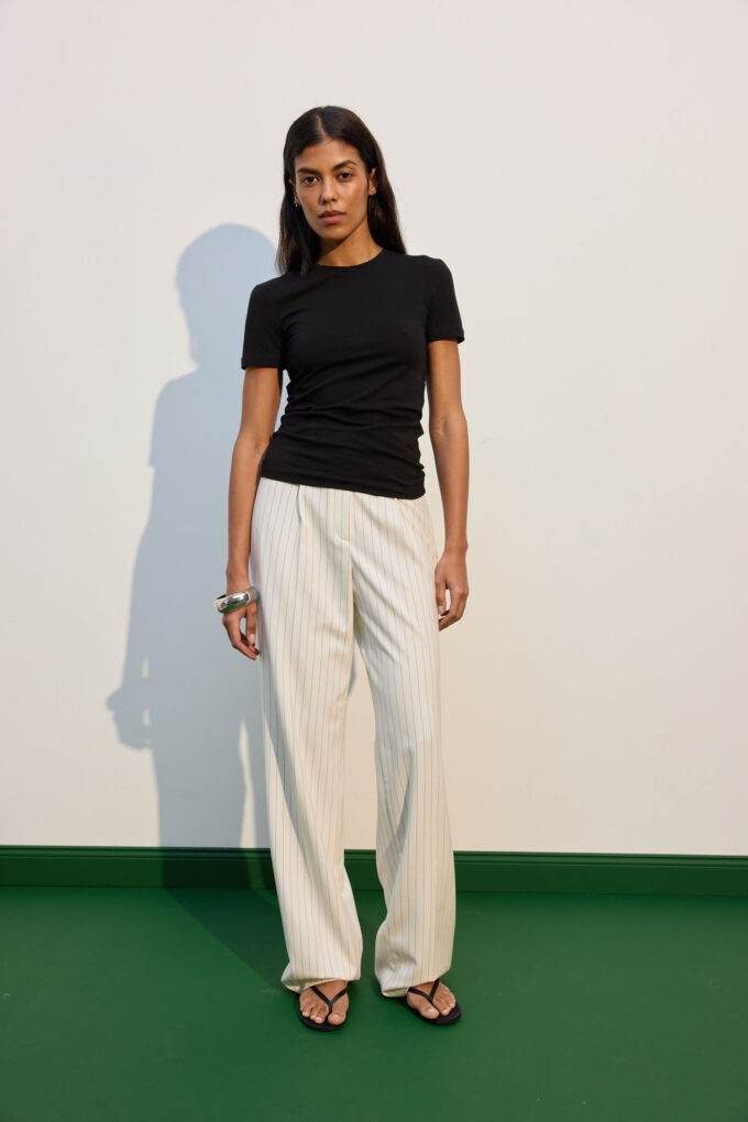 Slim fit T-shirt in black photo 3