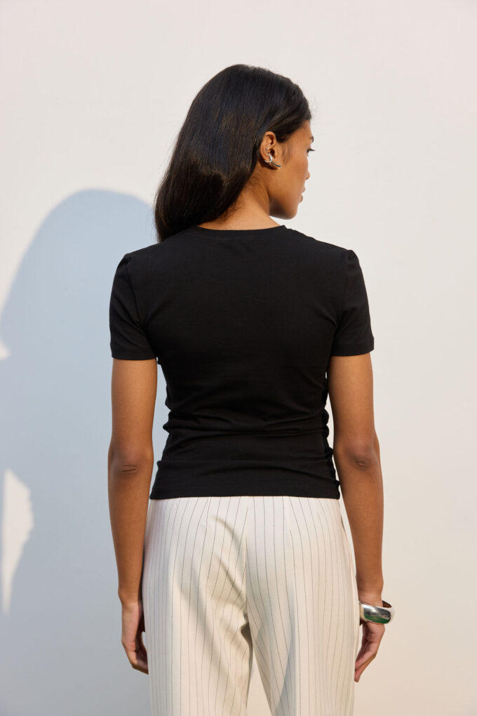 Slim fit T-shirt in black photo 2