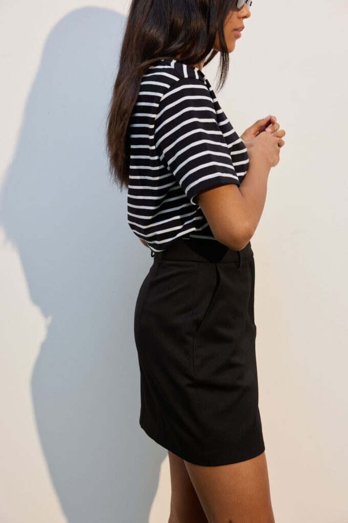 Black mini skirt with a decorative belt photo 4
